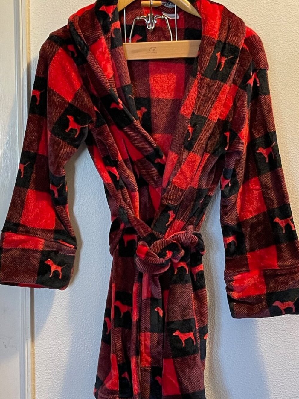 PINK red black buffalo plaid dog logo short robe Victoria's Secret lounge ski